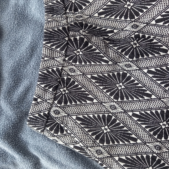 Kookai black and white shorts, zip (Size 40) - Picture 2 of 5